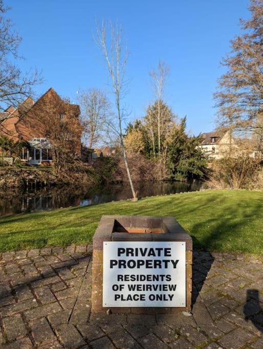 Ббббб Godalming Bagian luar foto